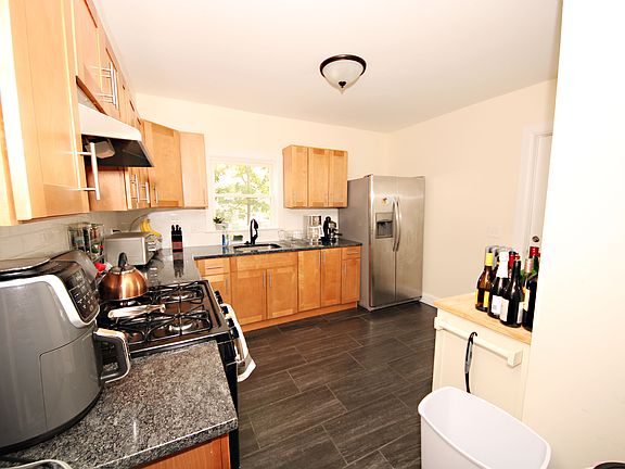 2nd image of 81 Cushing St Floor 2