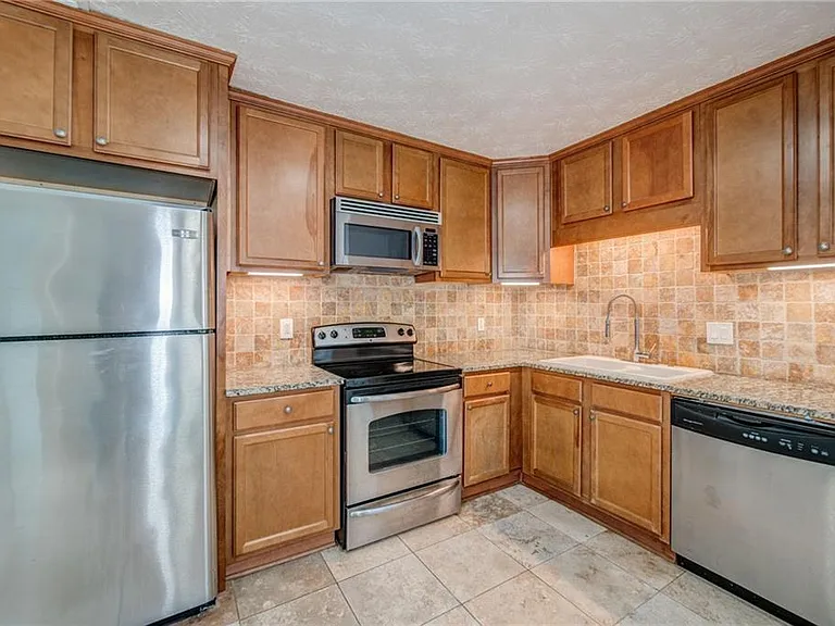 280 Winding River Dr #B — Photo 11