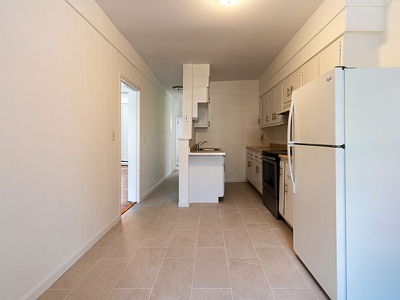 3rd image of 324 Warren St #3