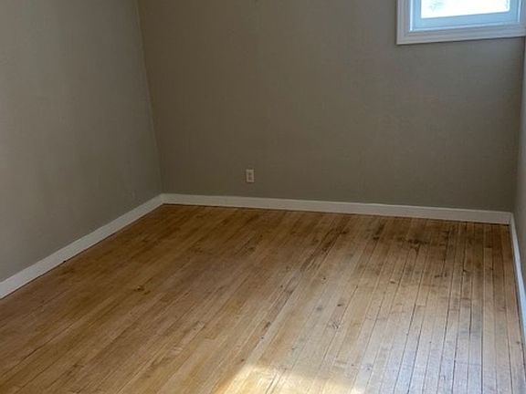 4th image of 107 E Capitol Dr #9-B