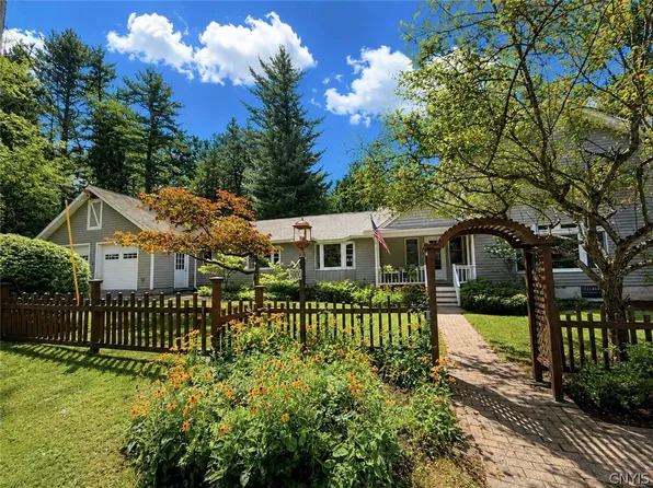 5090 Lakewood Way, Cazenovia, NY 13035