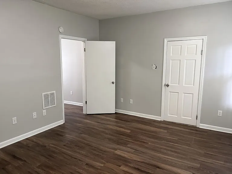 1434 Rayner St — Photo 8