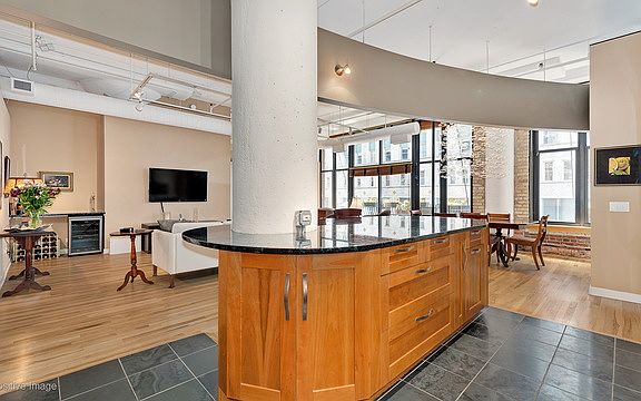 5th image of 300 W Kinzie St #1013