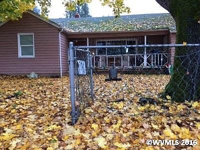 2nd image of 1020 17th St NE