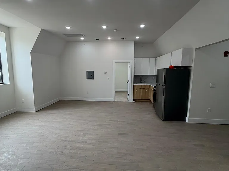 53 Lincoln Park #3A — Photo 1