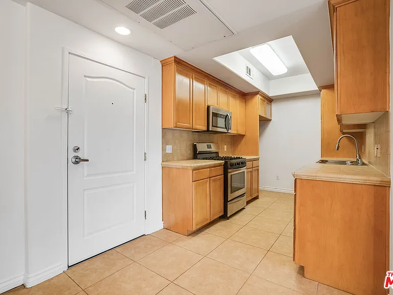 3328 Oakhurst Ave #110 — Photo 4