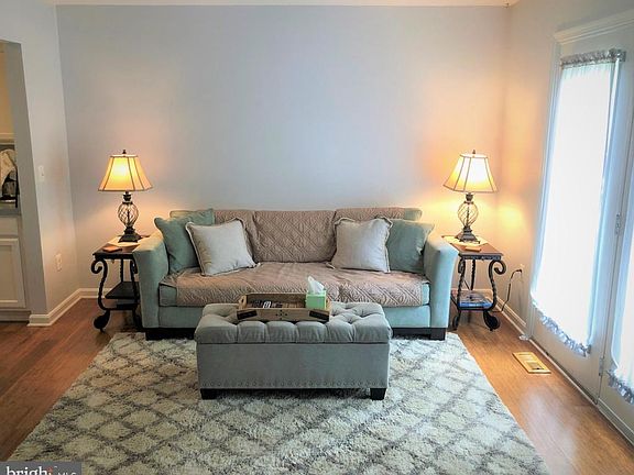 5th image of 633 Bellerive Ct