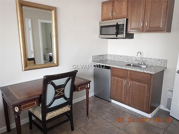 5th image of 1919 Fremont St APT 111