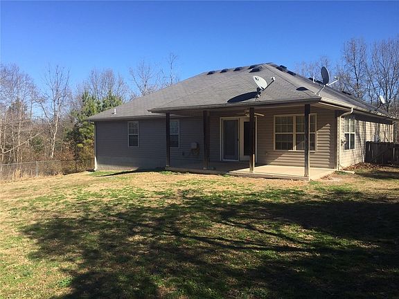 4th image of 26 Granshire Cir