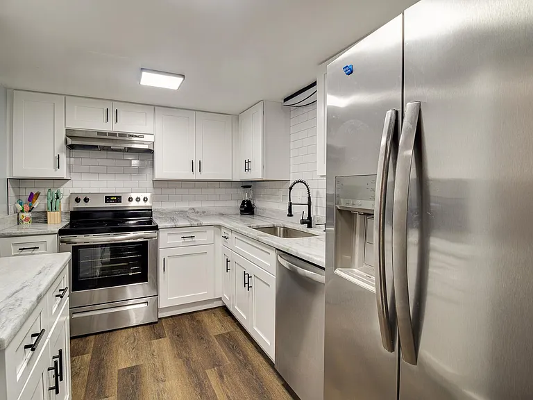 425 W Rich Ave — Photo 2