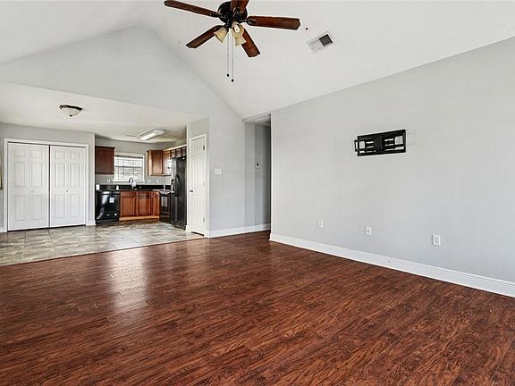 4th image of 70076 6th St