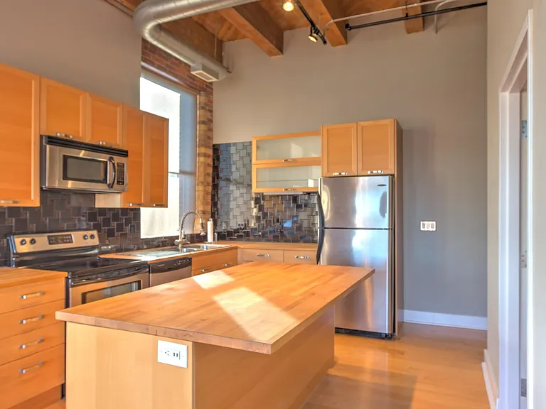 150 E Main St #403 — Photo 8