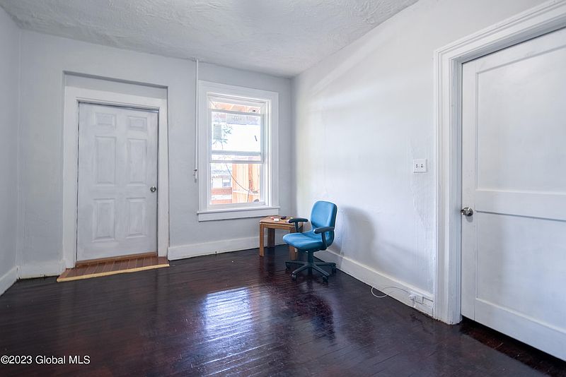 5th image of 96-98 Chestnut Street