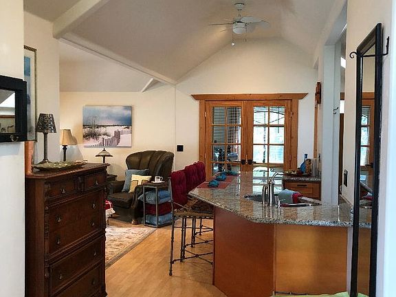 Tall Ceilings Incredible Views So Functional !