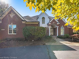 6370 Orion Rd, Rochester Hills, MI 48306