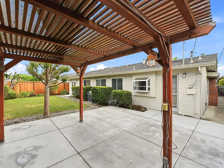 1559 Chambers Dr — Photo 38