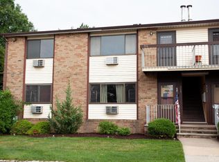 516 Cricket Ln, Woodbridge, NJ 07095
