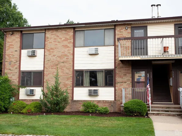 516 Cricket Ln, Woodbridge, NJ 07095