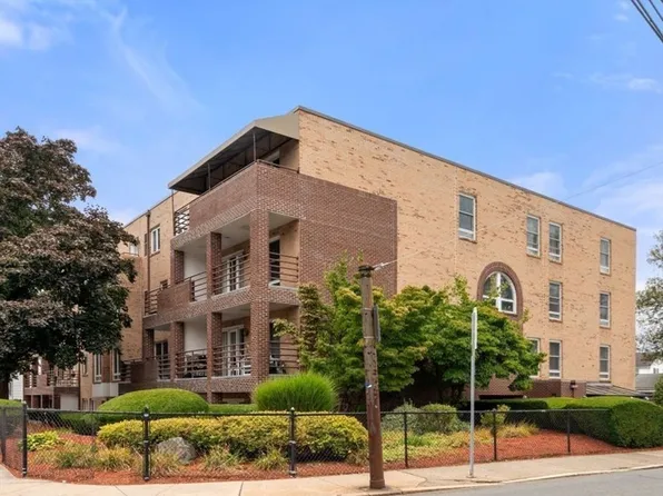 314 Riverside Ave APT 305, Medford, MA 02155