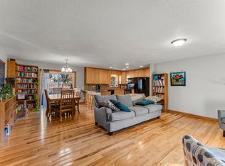 30825 Belair Dr, Lindstrom, MN 55045