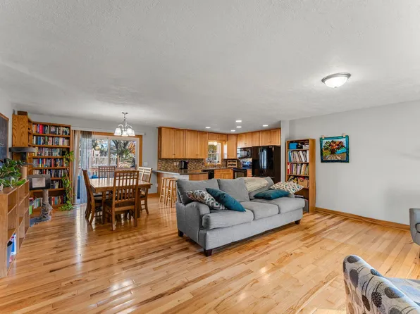 30825 Belair Dr, Lindstrom, MN 55045