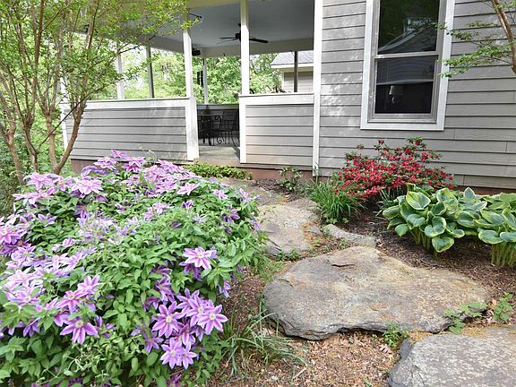 5th image of 519 Foothills Dr