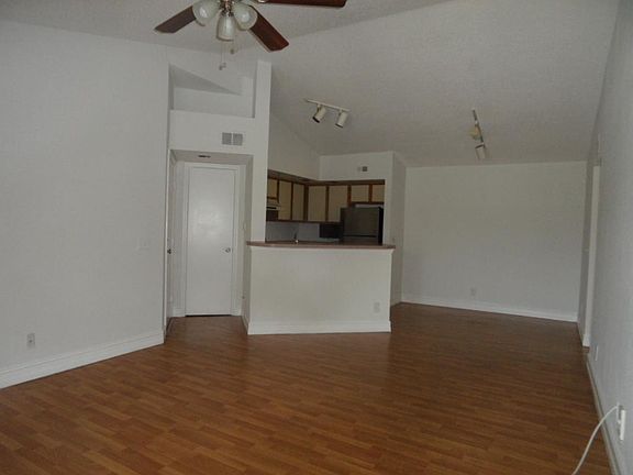 5th image of 12870 Vista Isles Dr APT 528