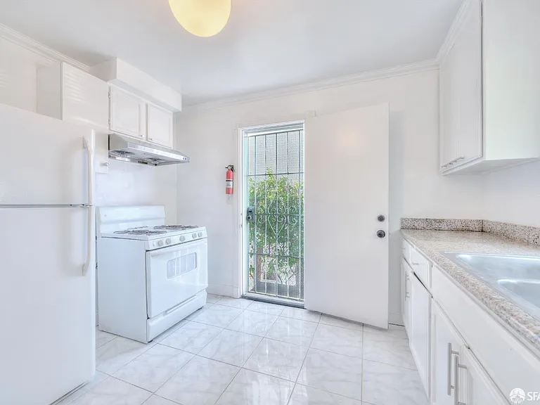 6029 Macarthur Blvd — Photo 23
