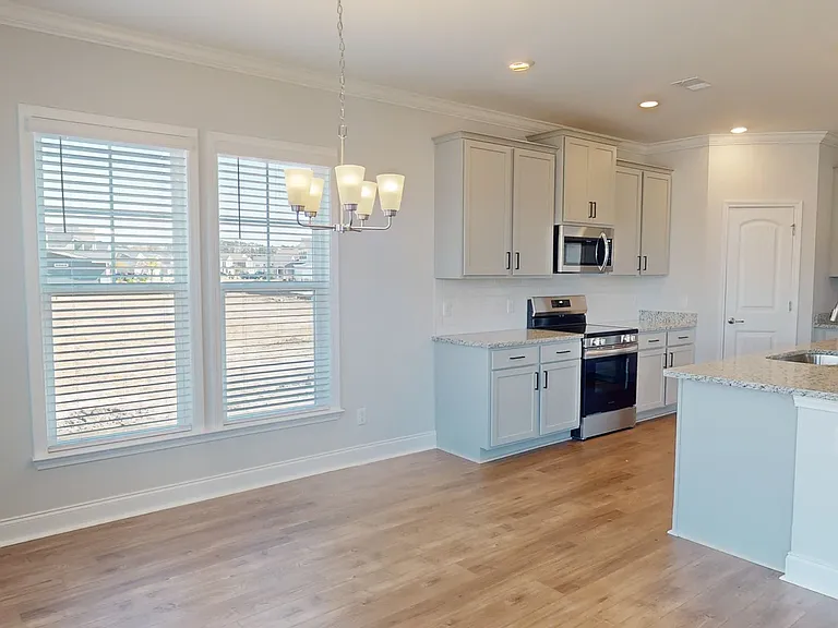 146 Champlain Dr — Photo 7
