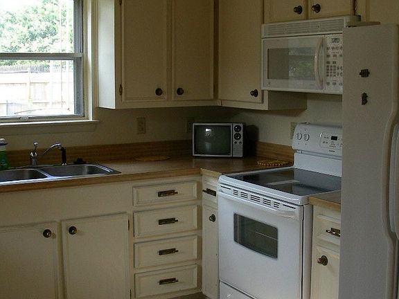 5th image of 3431 Cloverdale Ln