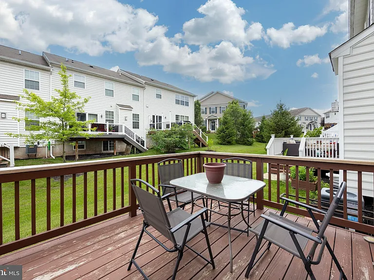 253 Fairfield Cir W — Photo 37