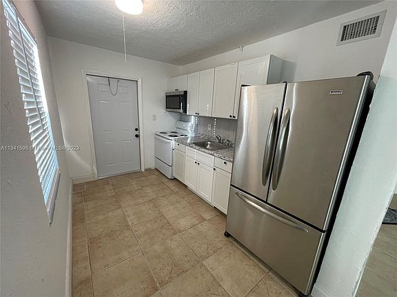 4th image of 2643 NW 10th St