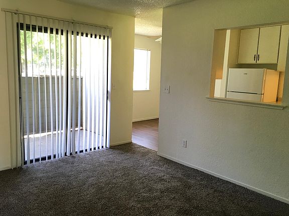 3rd image of 1019 N Peach Ave #D141