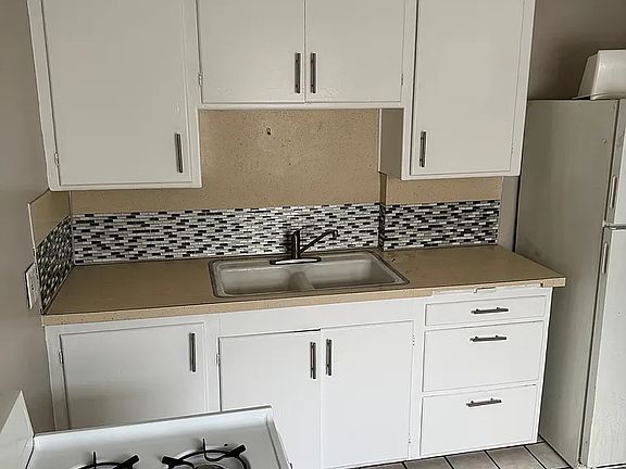 2nd image of 910 N Grant St #3