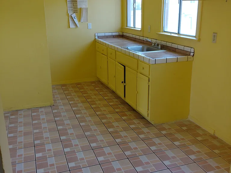 627 1/2 W 56th St #1 — Photo 5