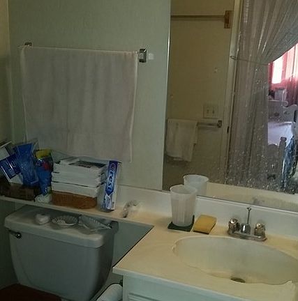 5th image of 1546 Clock Ave