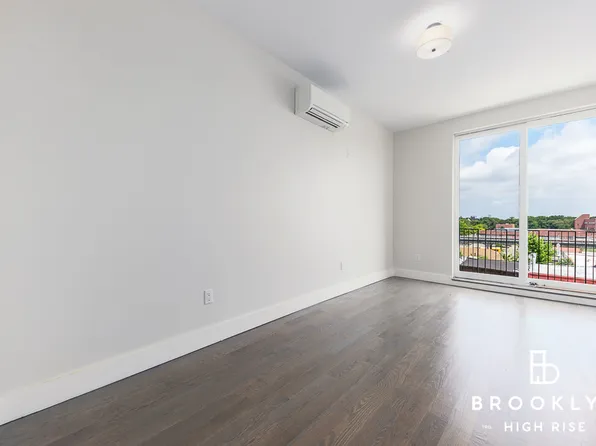 1692 Pacific Street image 5 of 9