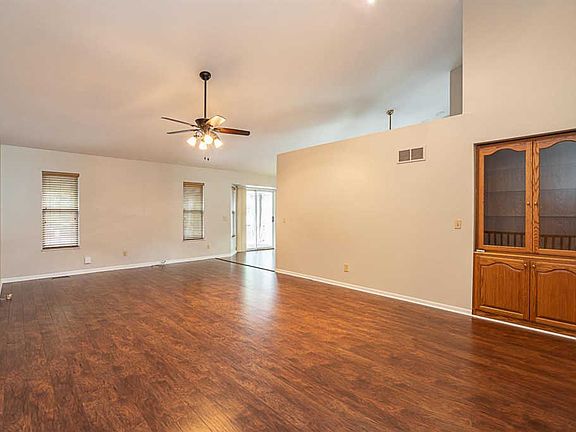 4th image of 746 Highland Ave