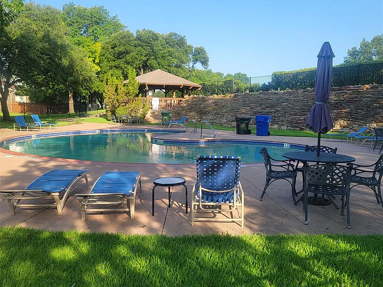 2908 Shady Lake Cir — Photo 24