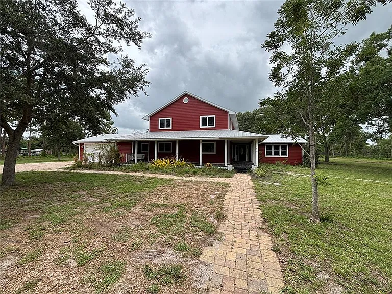 7910 Kennedy Ln — Photo 2