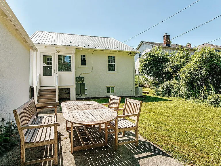 2311 Fontaine Ave — Photo 24