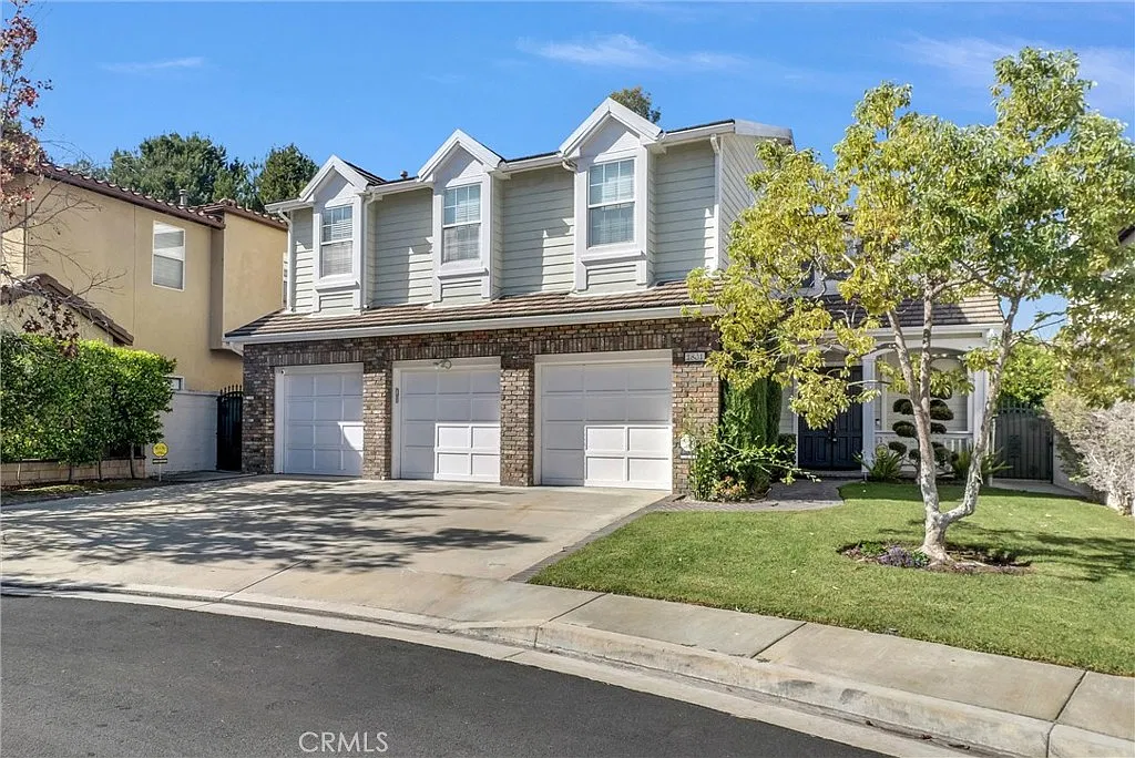 4 bed, 4.5 bath, 3600 sqft, $6,300 — Photo 2