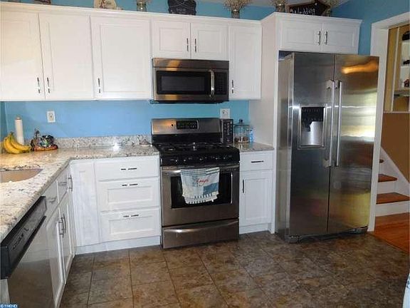 2nd image of 414 Sunset Dr