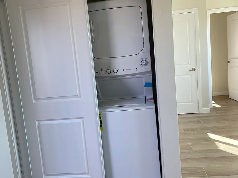 1005 Neptune Dr — Photo 9