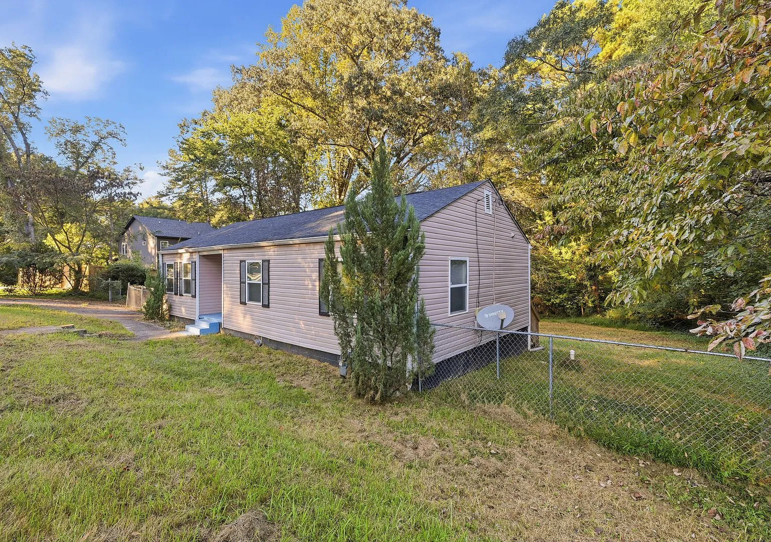 Beautifully Updated Atlanta Gem One-Level Living! — Photo 2