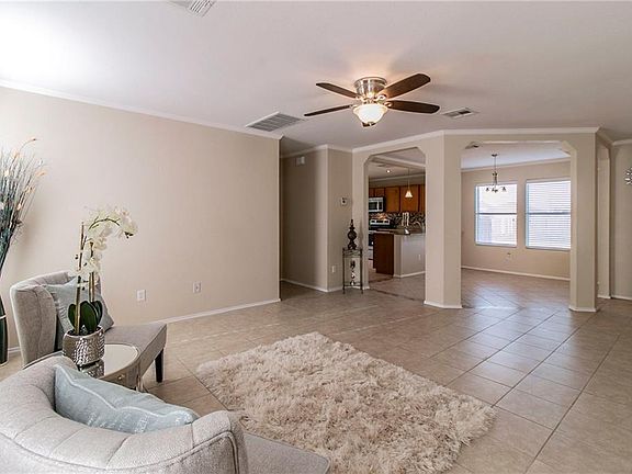 4th image of 202 Luna Vista Dr