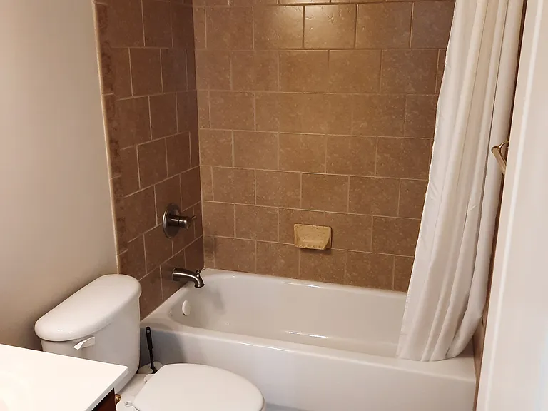 180 Heritage Point Dr — Photo 4