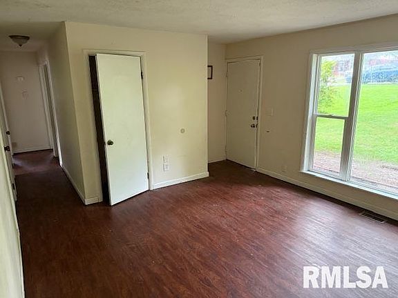 4th image of 316 Lynda Dr
