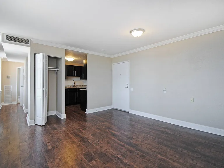 Bancroft Luxury Apartments — Photo 13
