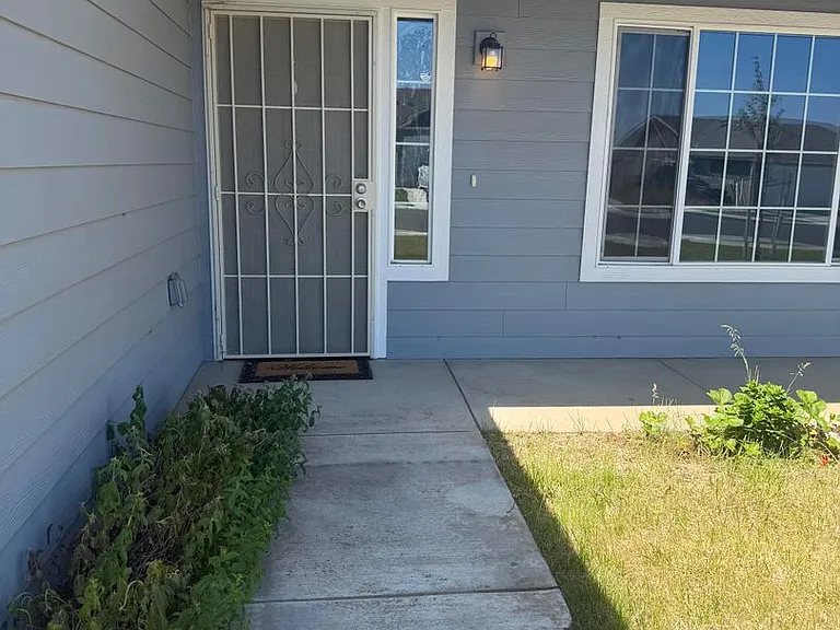 2766 Thrush St — Photo 7